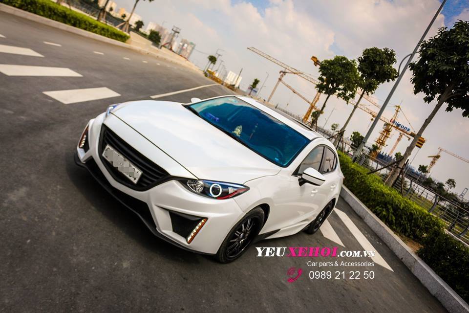 MAZDA 3 ĐỘ BODYKIT LẢ LƠI KHOE THÂN TẠI TRÊN PHỐ SÀI THÀNH