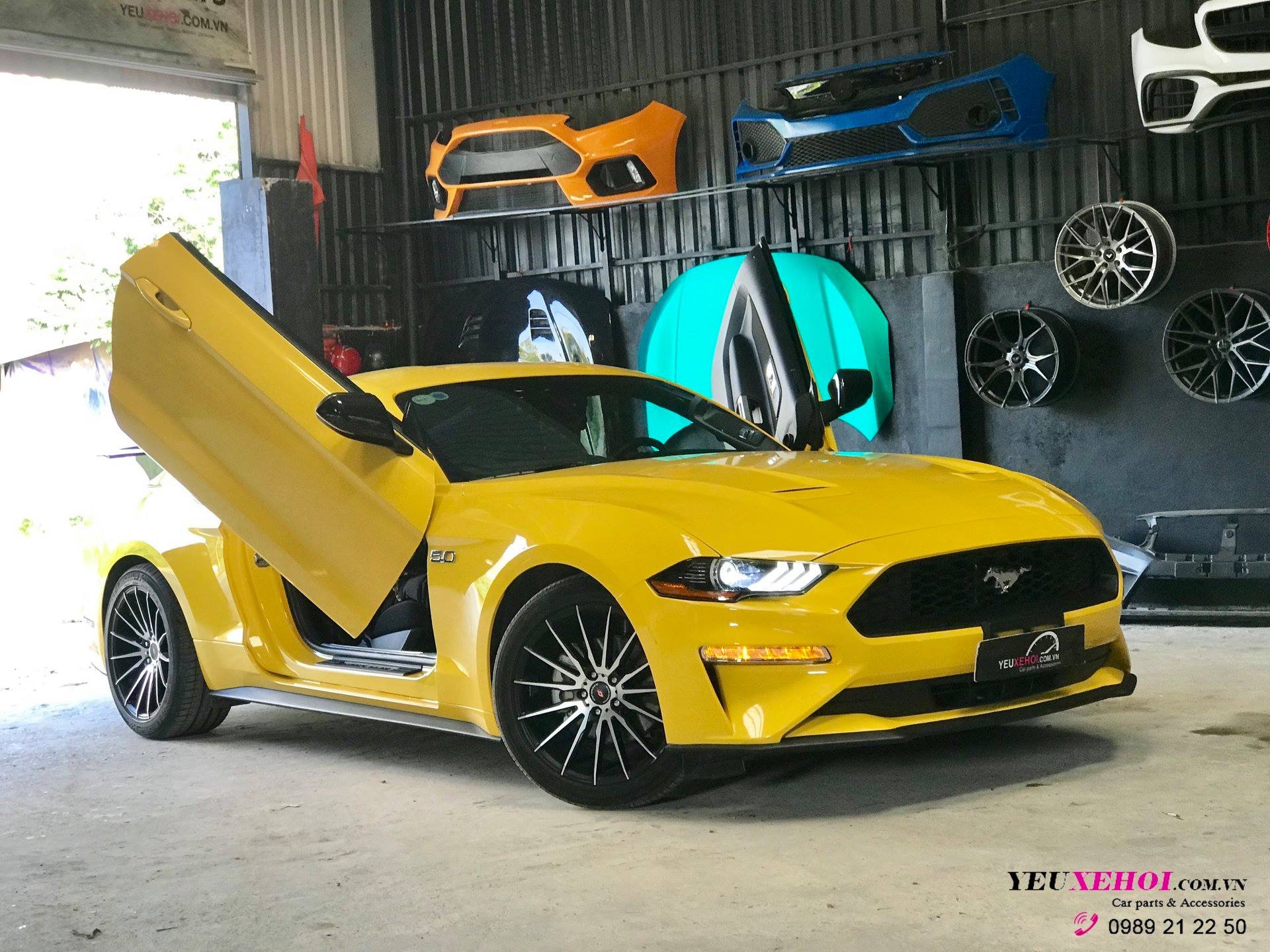 FORD MUSTANG THỰC HIỆN GÓI NÂNG CẤP CỬA CẮT KÉO (LAMBOR DOOR) ĐẦY ẤN TƯỢNG