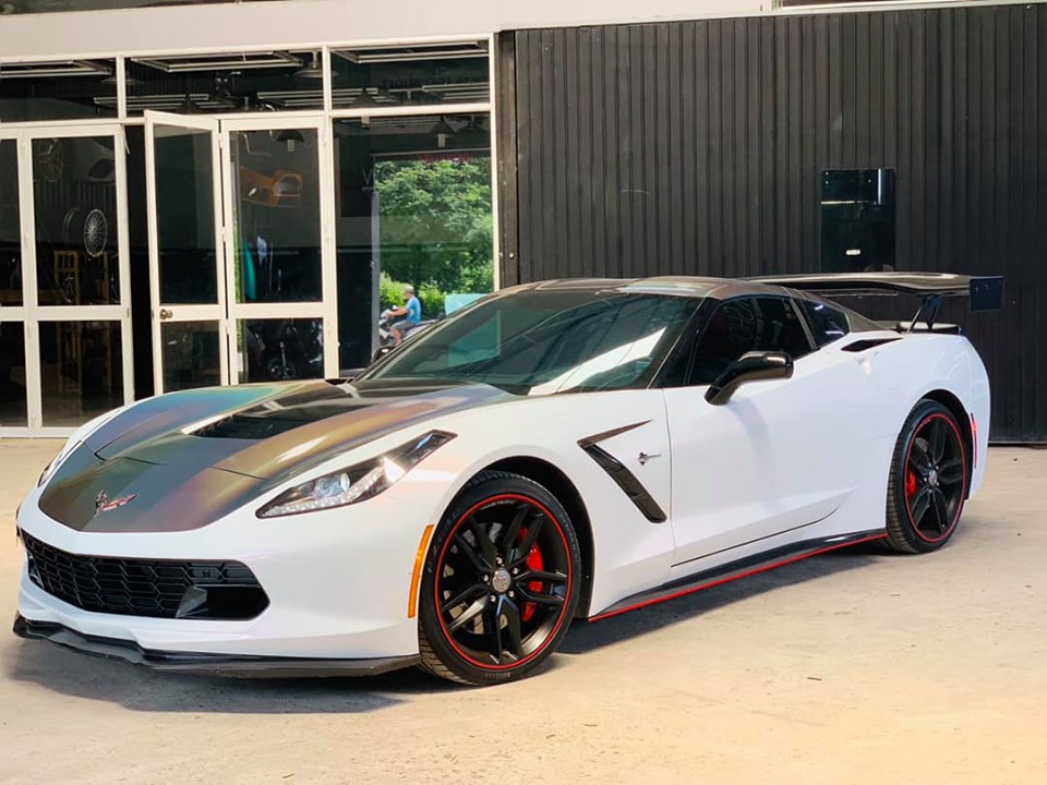  PHÊ !  ARMYTRIX TRÊN SIÊU XE CHEVROLET CORVETTE STINGRAY 