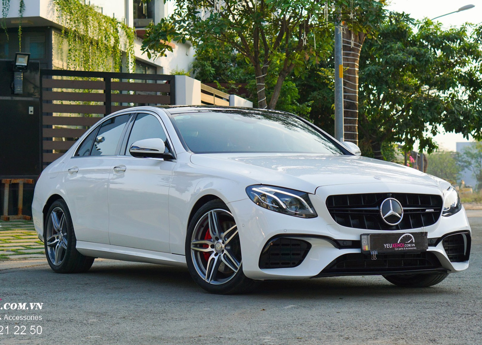 MERCEDES E300 AMG ĐẸP NGẤT NGÂY VỚI BỘ BODYKIT E63 CHUẨN HÃNG !