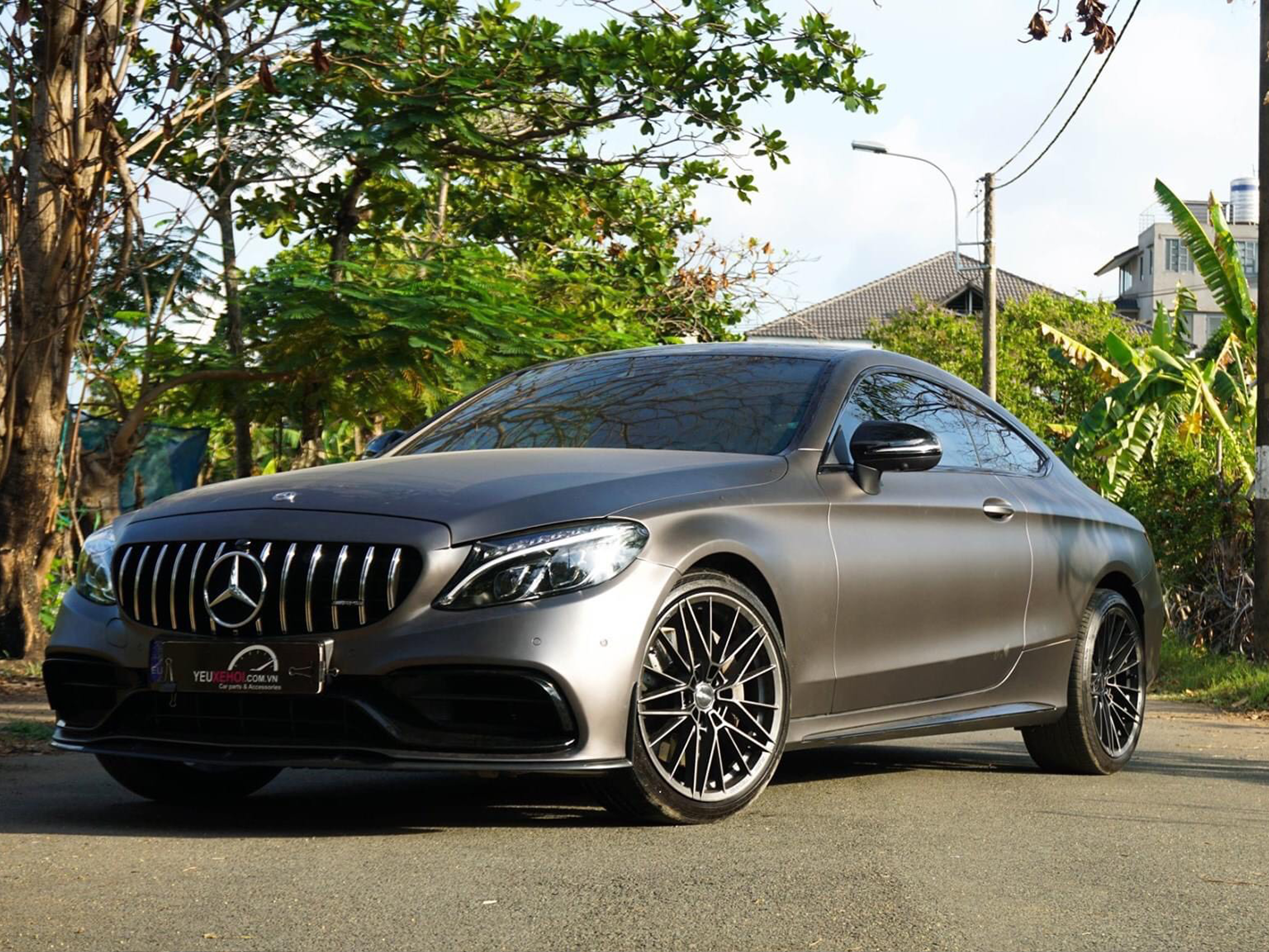 MERCEDES C300 COUPE ĐẸP MỌI GÓC CẠNH VỚI GÓI NÂNG CẤP MÂM 305FORGED / BODYKIT C63s TOPONE / WRAP ĐỔI MÀU