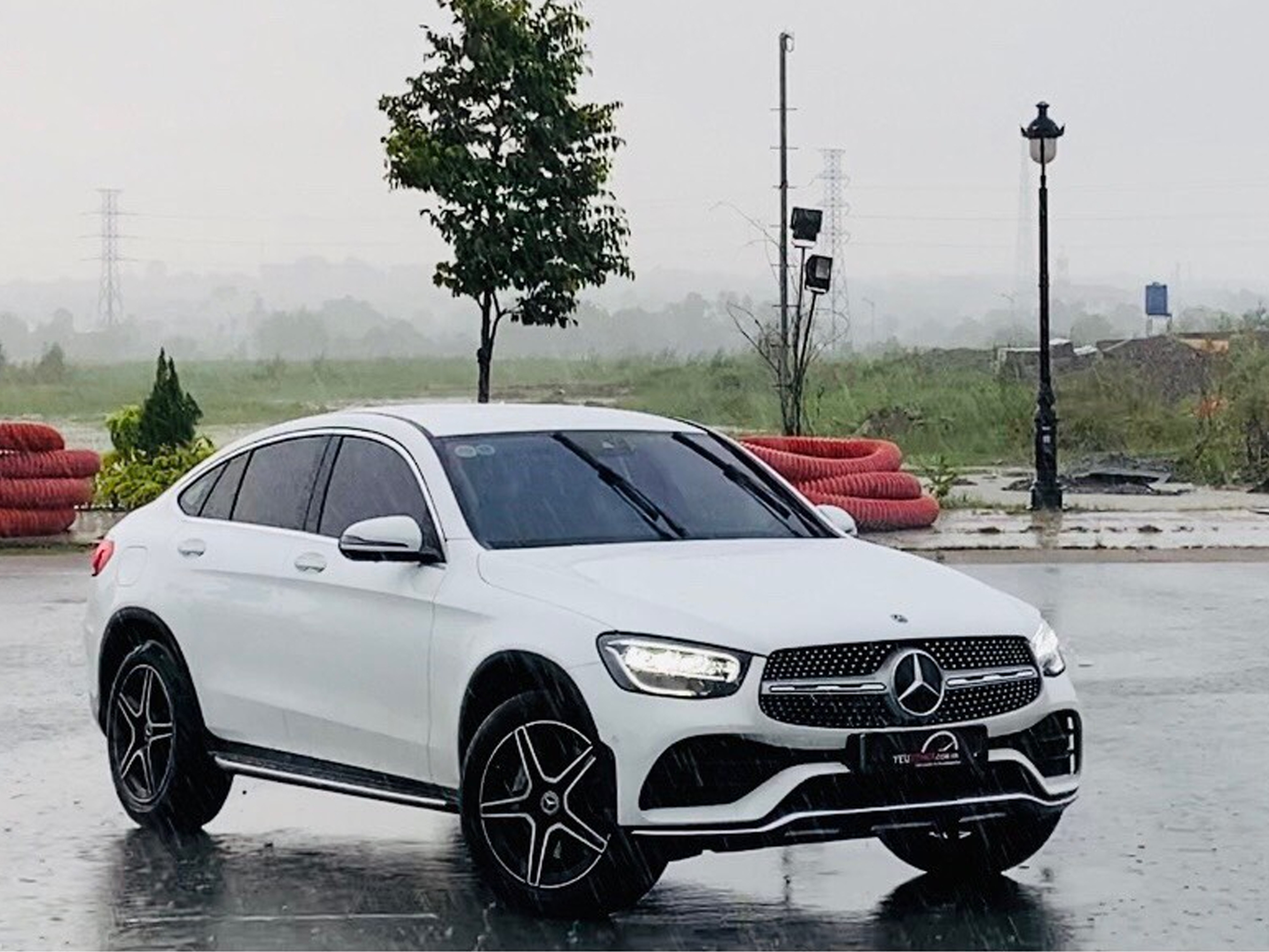 NGỠ NGÀNG VỚI ÂM THANH PÔ RES ĐẦY UY LỰC TRÊN GLC300 COUPE