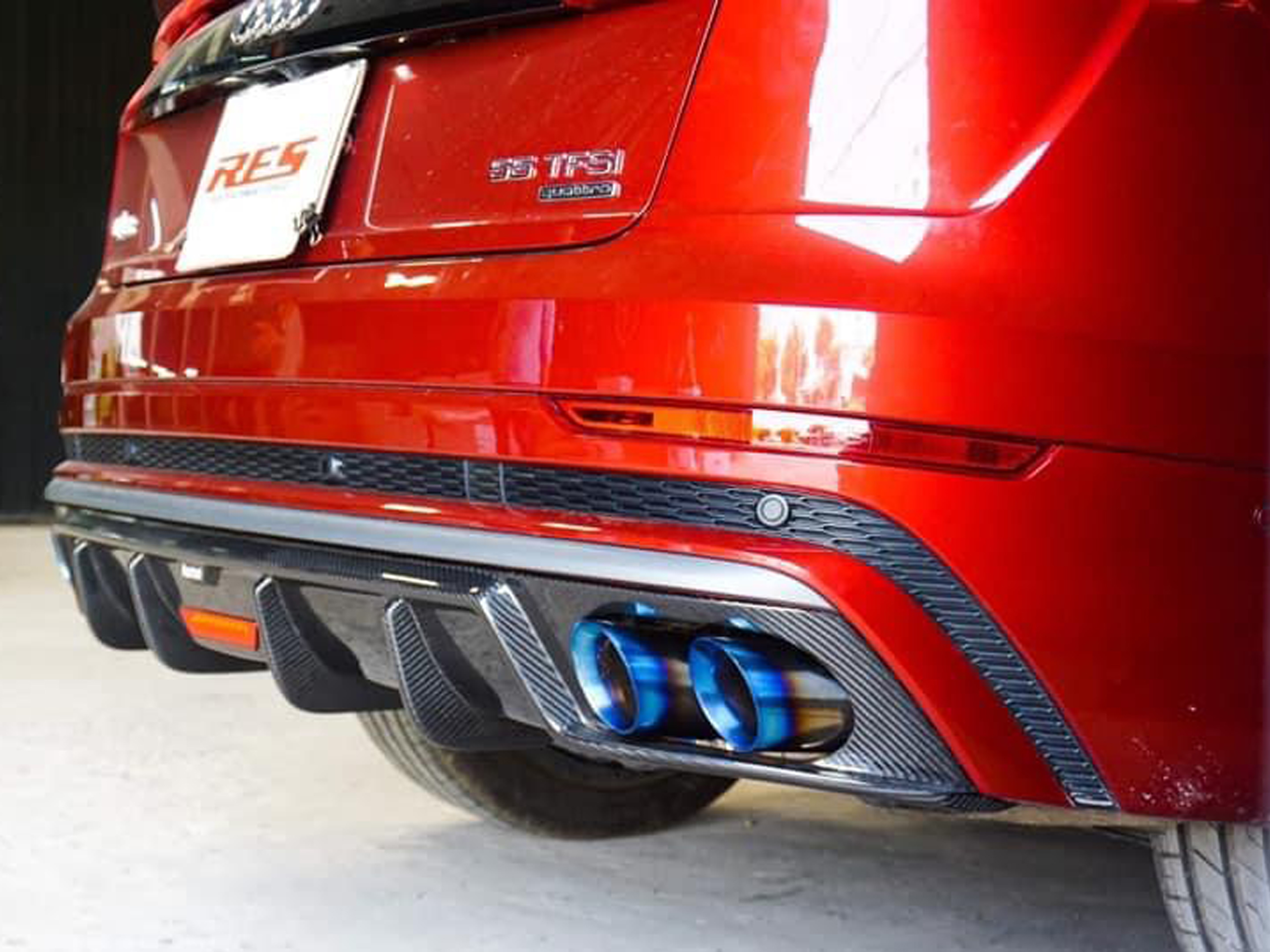 AUDI Q8 LÊN PÔ RES TITANIUM