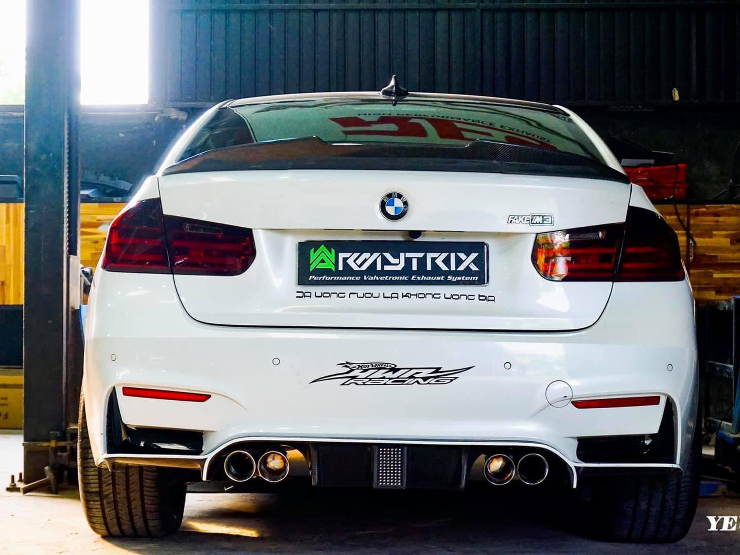 BMW 320i F30 N20 / ARMYTRIX EXHAUST