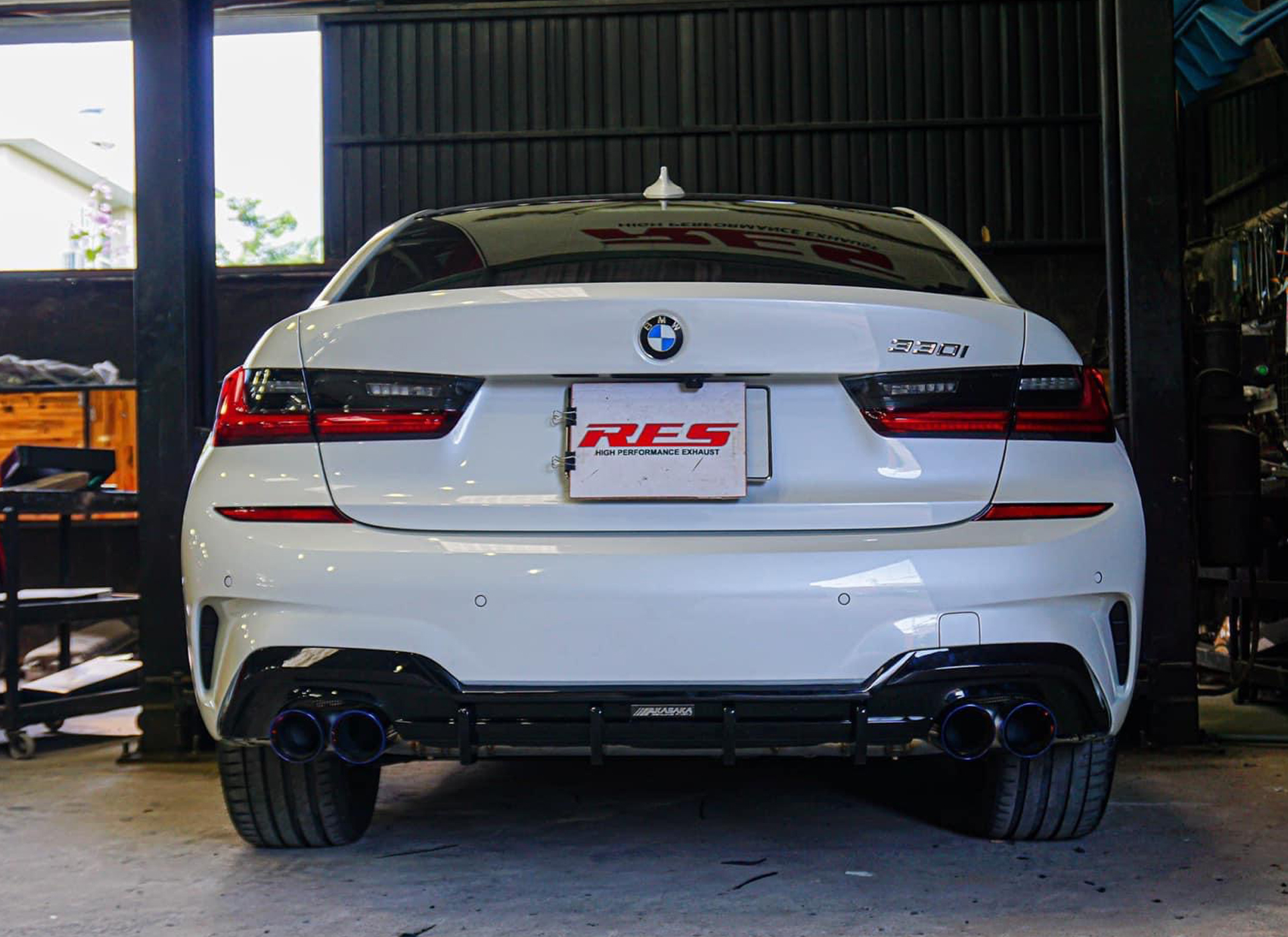 BMW 330i / RES EXHAUST / LIP M PERFORMANCE