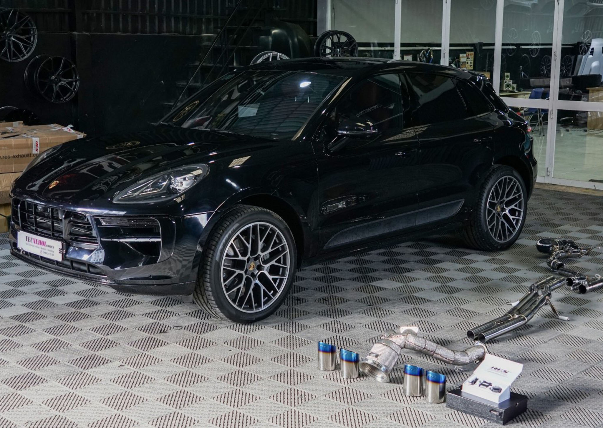 PORSCHE MACAN 3.0T / FULL RES EXHAUST 